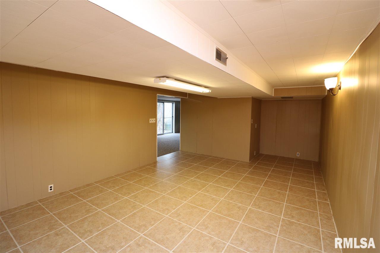 3206 West Chartwell Road Peoria, IL 61614 - Photo 32 of 36 Gallery Image 32