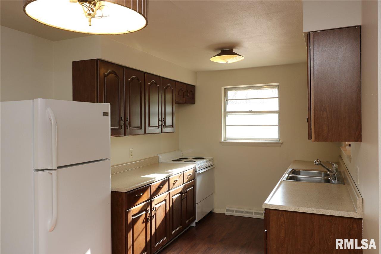 3206 West Chartwell Road Peoria, IL 61614 - Photo 9 of 36 Gallery Image 9