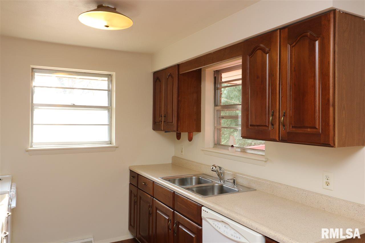 3206 West Chartwell Road Peoria, IL 61614 - Photo 10 of 36 Gallery Image 10