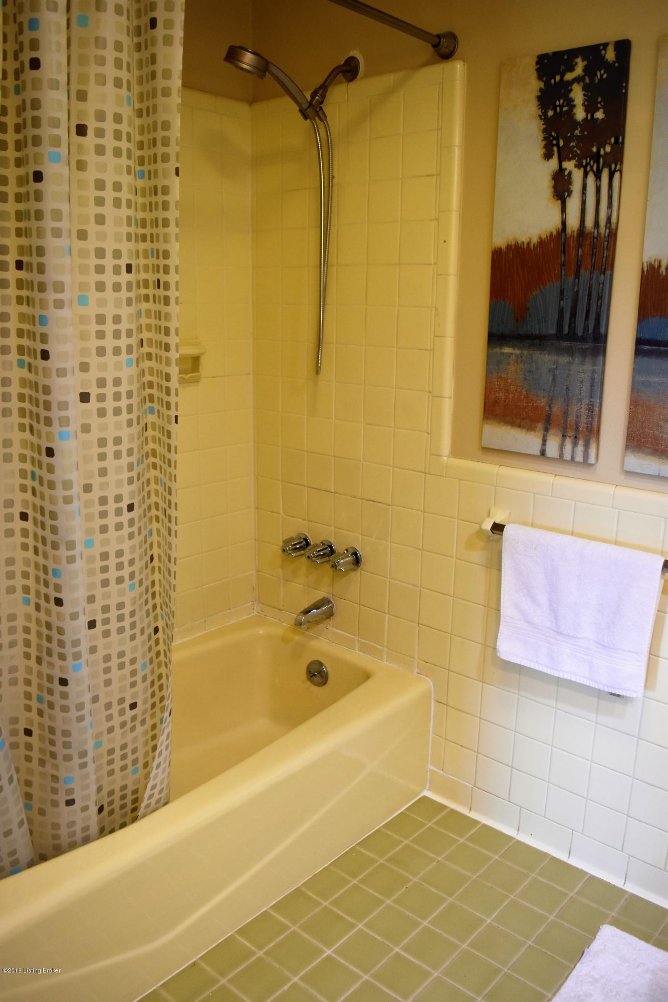 2716 Lamont Road Louisville, KY 40205 - Photo 23 of 46 DSC_1034