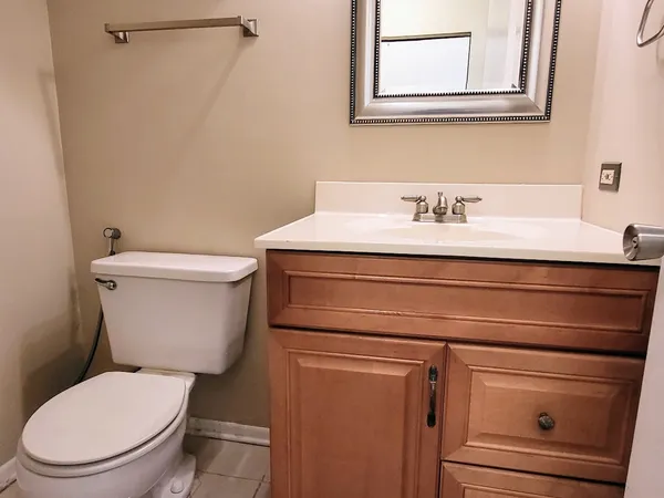 $2,400 | 216 Ivy Court, Streamwood, IL 60107