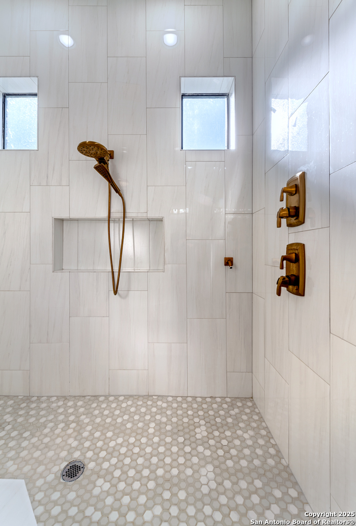 222 Colonial Lane La Vernia, TX 78121 - Photo 15 of 32