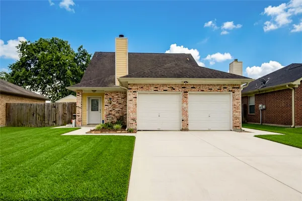 $199,900 | 316 North Ranch House Road, Angleton, TX 77515