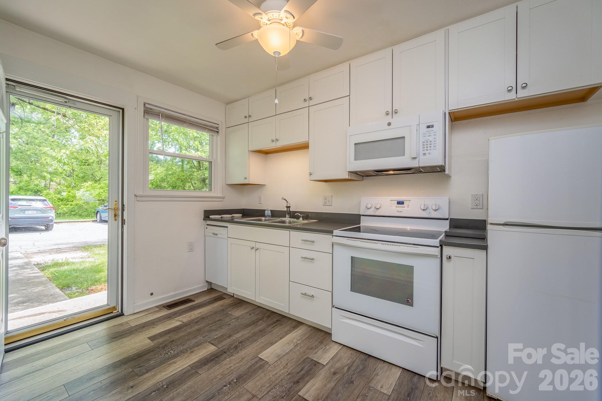41 Trowbridge Lane Brevard, NC 28712 - Photo 4 of 23