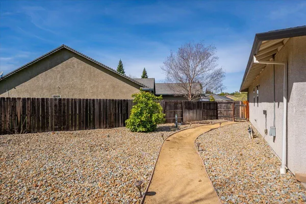 a view of a house with a backyard