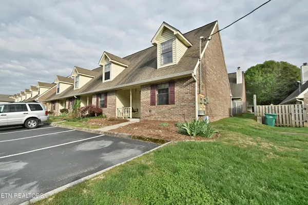 $235,000 | 918 Chip Cove Lane, Knoxville, TN 37938
