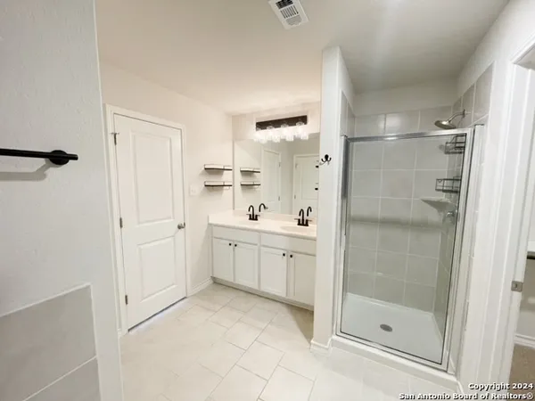 $2,400 | 5015 Dancing Gopher, San Antonio, TX 78261