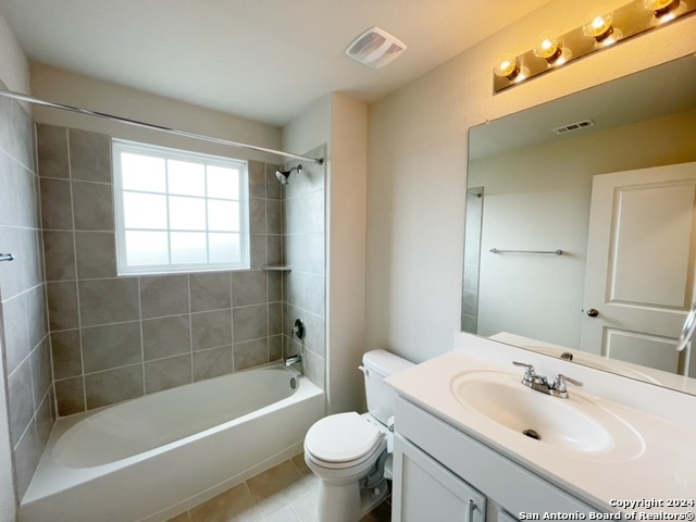 5015 Dancing Gopher San Antonio, TX 78261 - Photo 18 of 43 a bathroom with a sink mirror toilet and bathtub