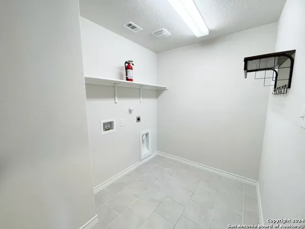 $2,400 | 5015 Dancing Gopher, San Antonio, TX 78261