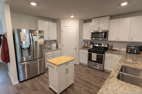 $2,400 | 5015 Dancing Gopher, San Antonio, TX 78261