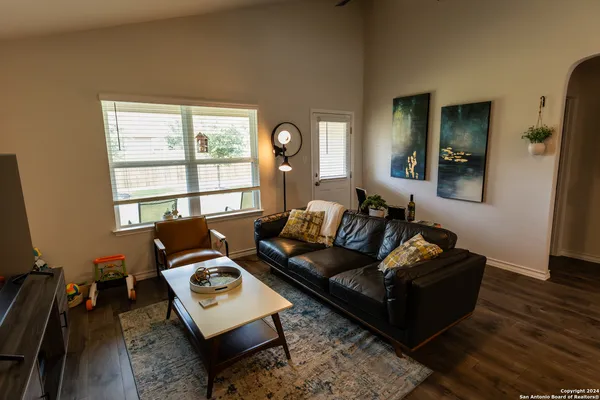 $2,400 | 5015 Dancing Gopher, San Antonio, TX 78261