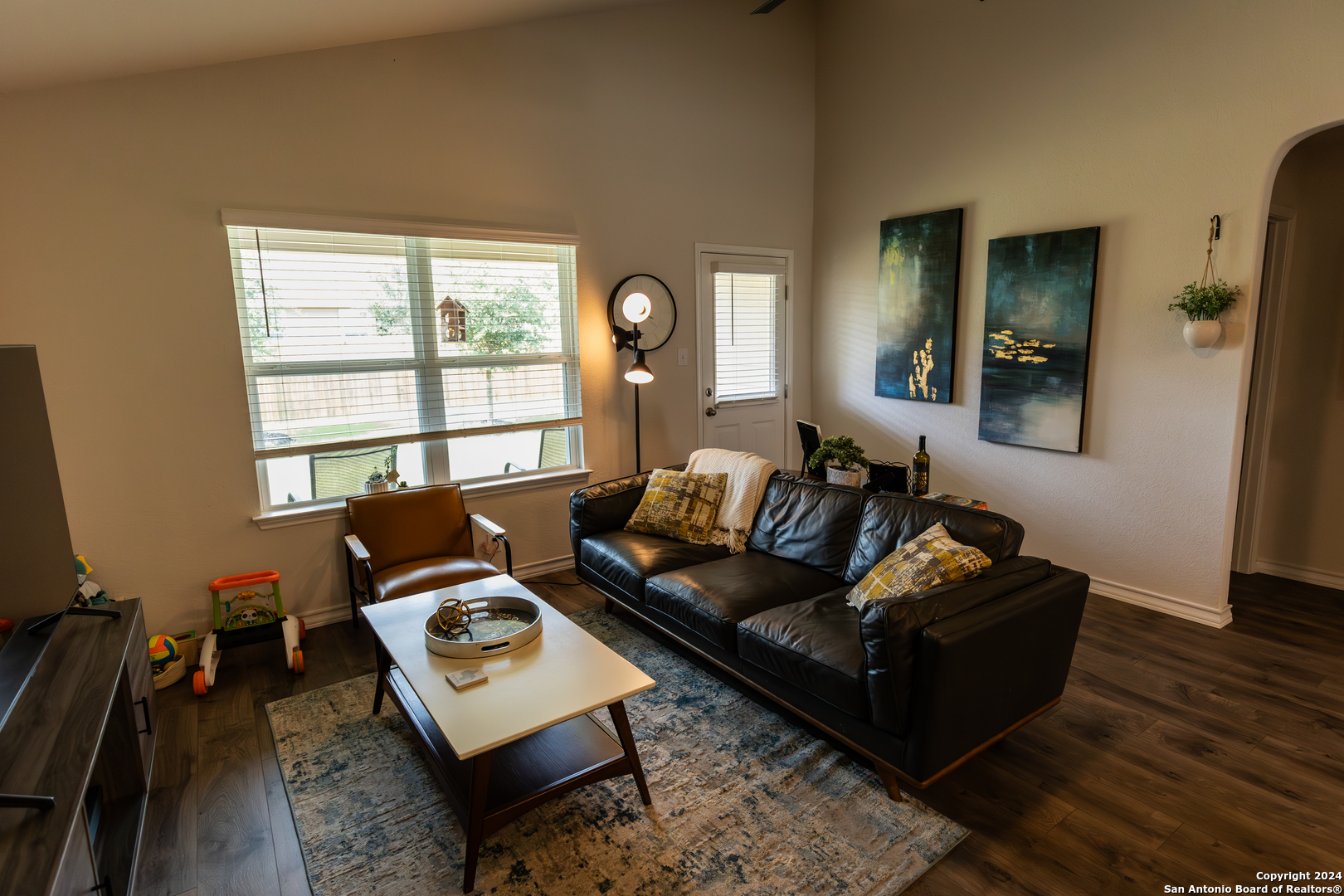 5015 Dancing Gopher San Antonio, TX 78261 - Photo 25 of 43 a living room with furniture and a window