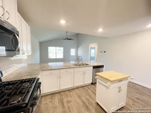 $2,400 | 5015 Dancing Gopher, San Antonio, TX 78261