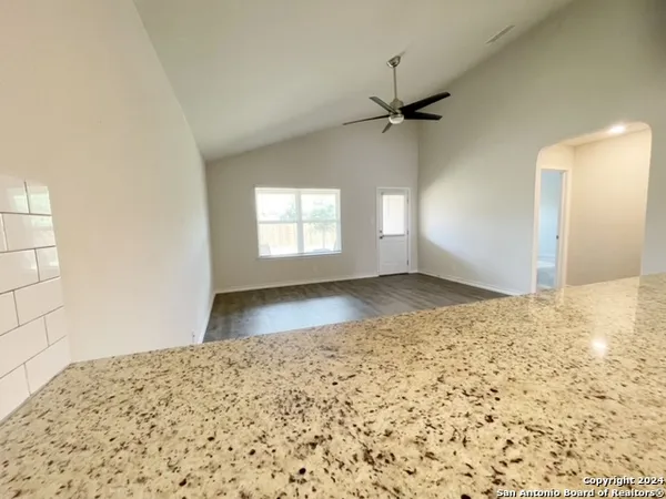 $2,400 | 5015 Dancing Gopher, San Antonio, TX 78261