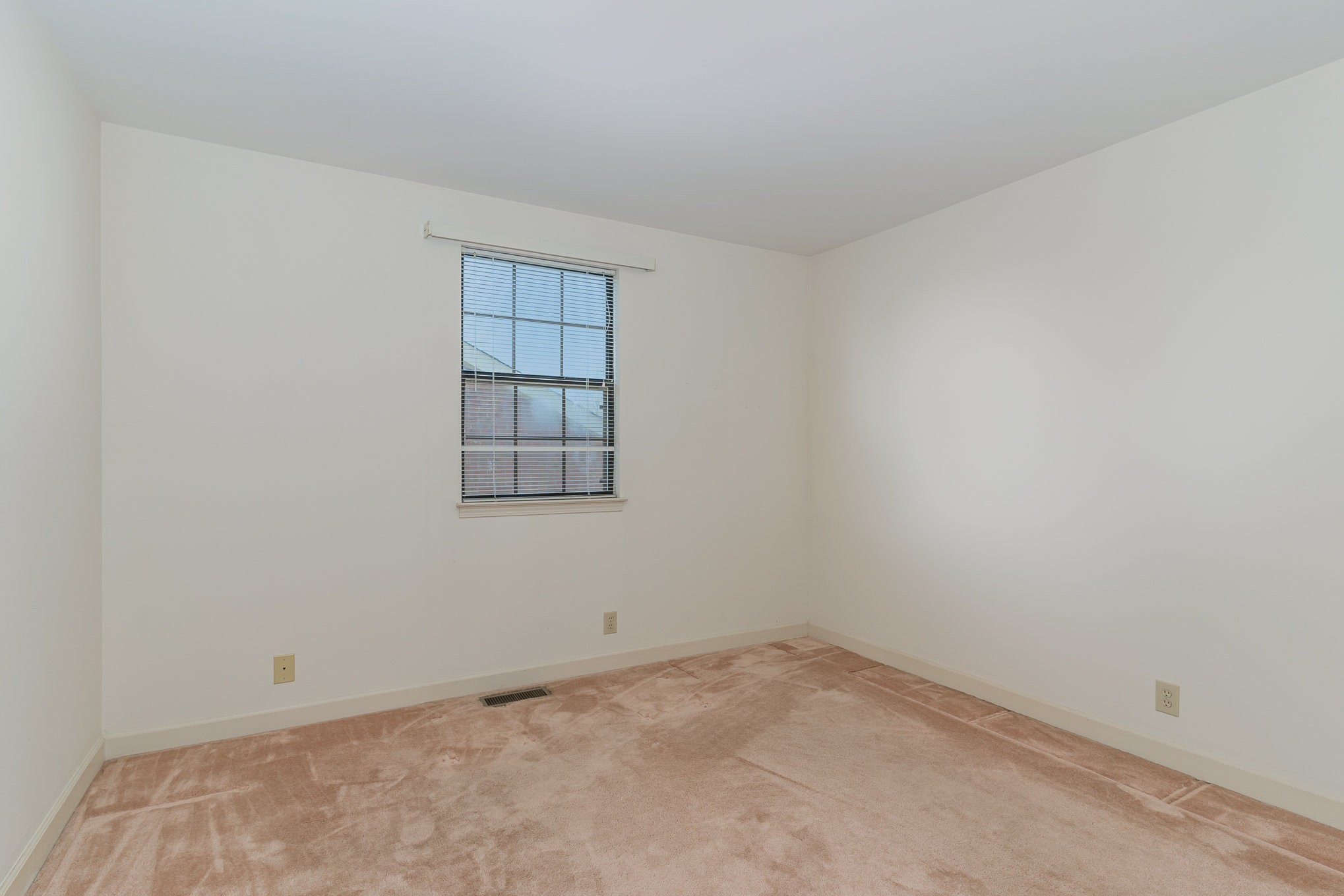 636 General George Patton Road Nashville, TN 37221 - Photo 23 of 32 an empty room with a natural light