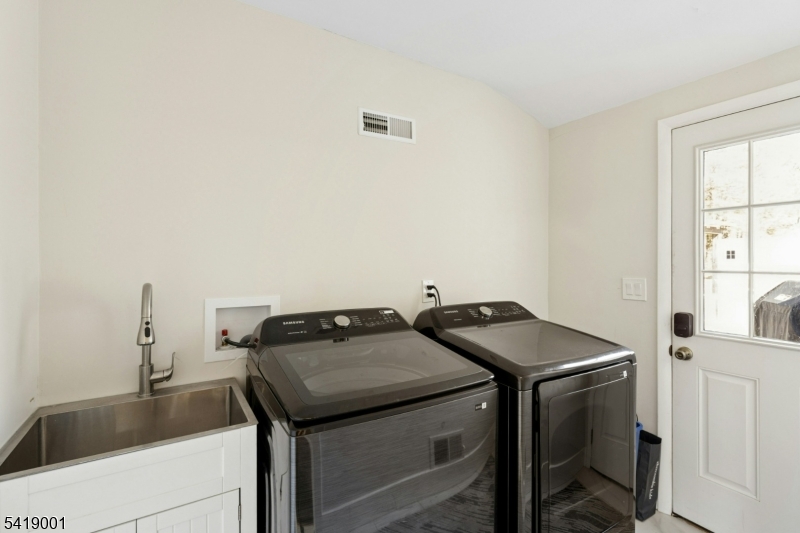 81 Atlas Road Bernards, NJ 07920 - Photo 15 of 33