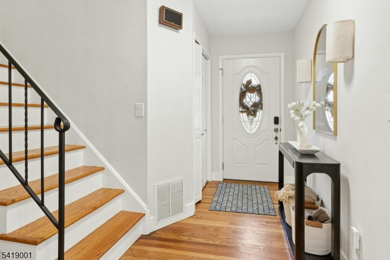 81 Atlas Road Bernards, NJ 07920 - Photo 4 of 33