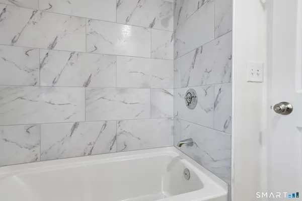 $2,000 | 39 Grand Street, Unit 3, Middletown, CT 06457