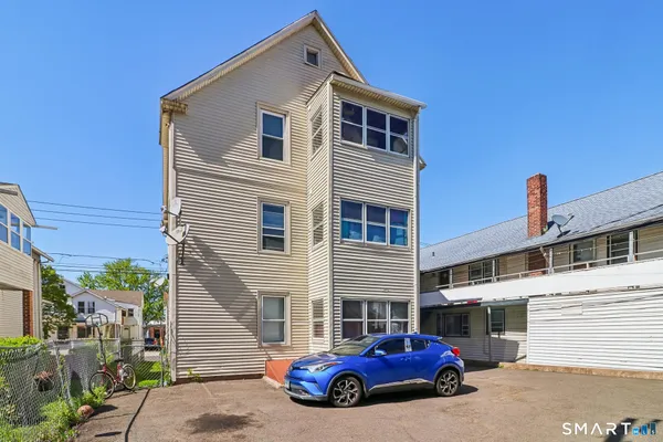 $2,000 | 39 Grand Street, Unit 3, Middletown, CT 06457