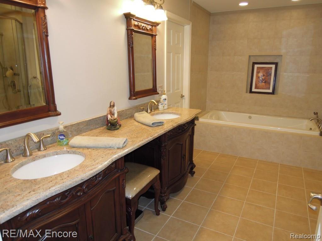 3822 Windingbrook Circle, Unit 8 Rochester Hills, MI 48309 - Photo 32 of 64