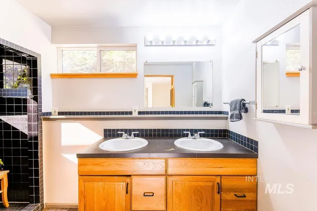 $815,000 | 1028 Border Lane, Moscow, ID 83843