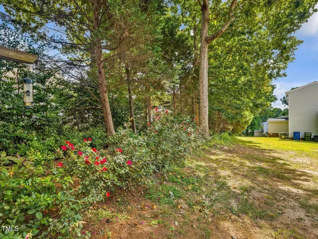 a view of a entrance gate of the house