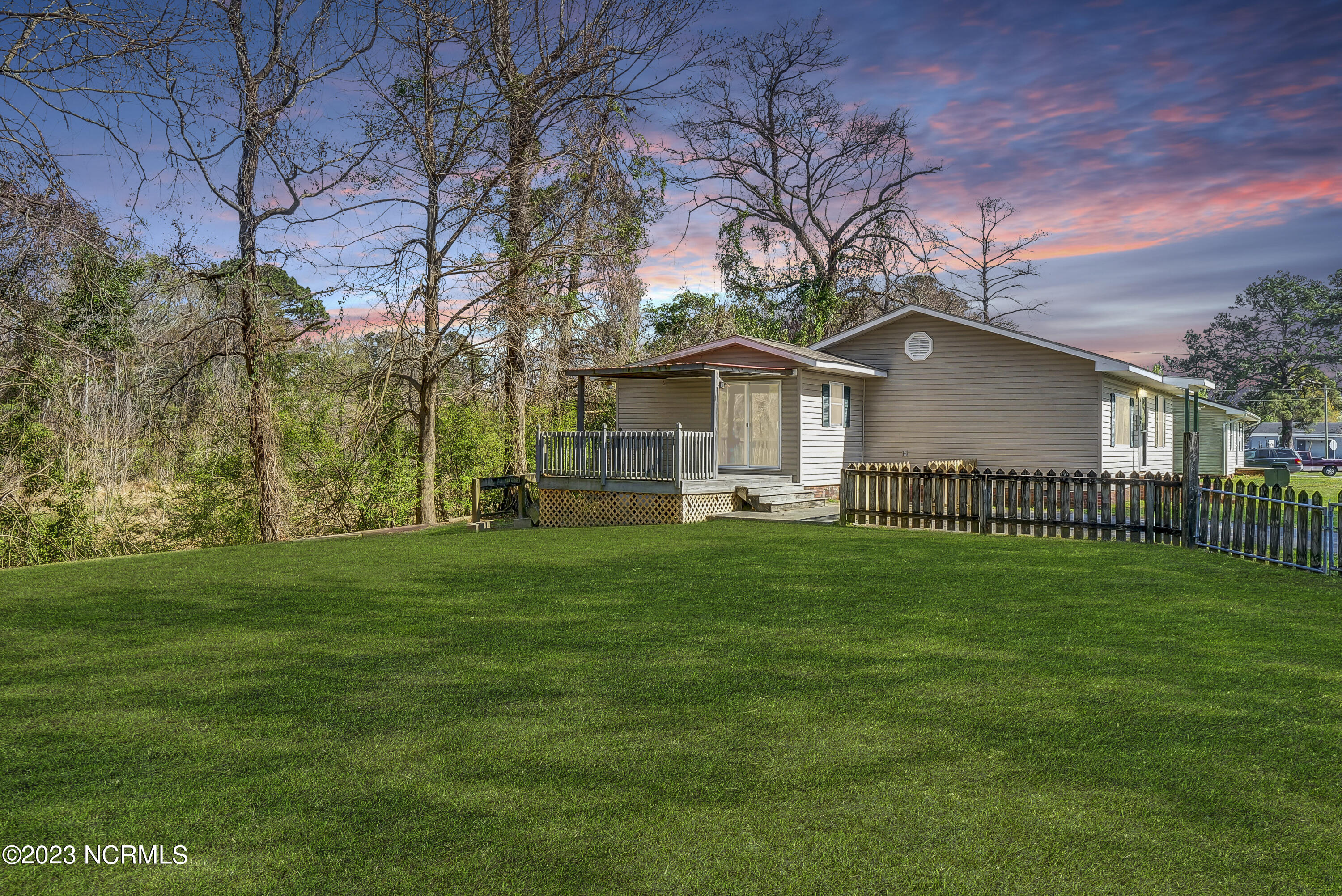 304 Preston Road Jacksonville, NC 28540 - Photo 4 of 27 Side/Front