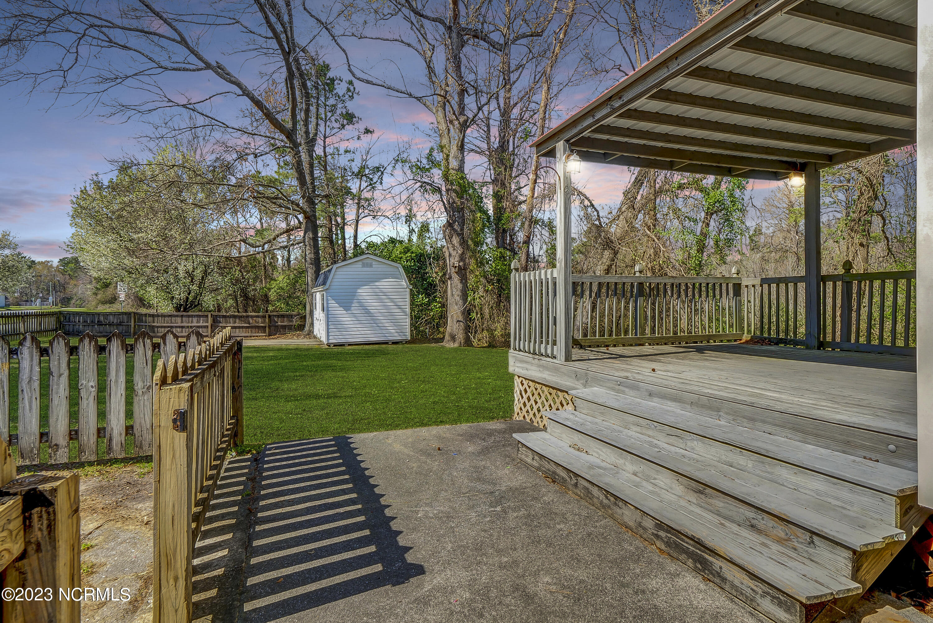 304 Preston Road Jacksonville, NC 28540 - Photo 5 of 27 1c1c2b8233ac1b88293ed21cacdbd7bff9a8bb9d