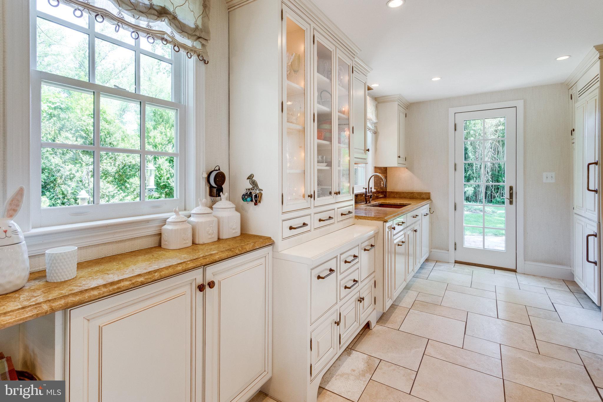 7732 Georgetown Pike McLean, VA 22102 - Photo 14 of 52