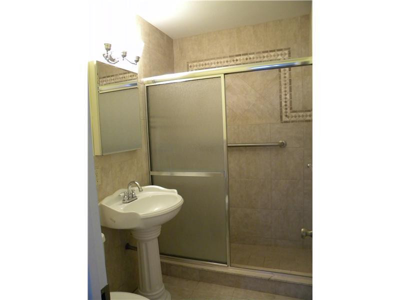 5421 Garfield Road Delray Beach, FL 33484 - Photo 12 of 19 Bathroom