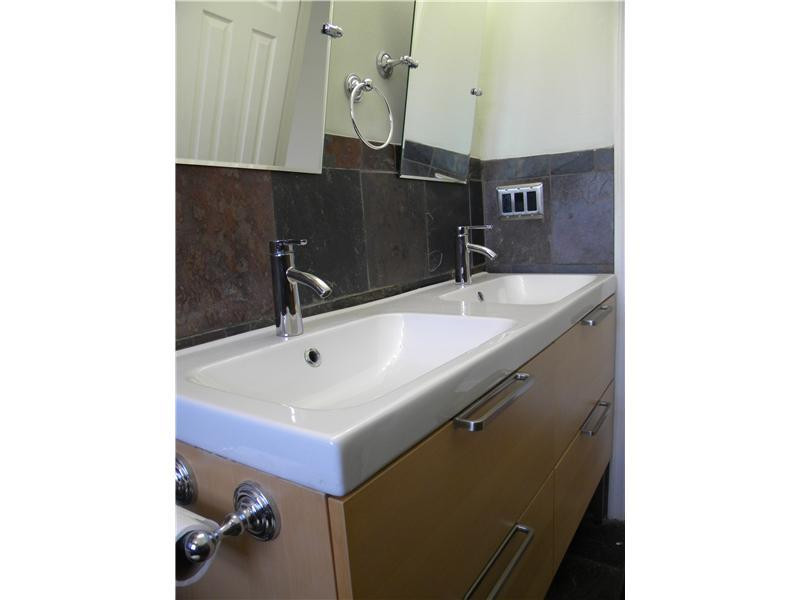 5421 Garfield Road Delray Beach, FL 33484 - Photo 9 of 19 Bathroom