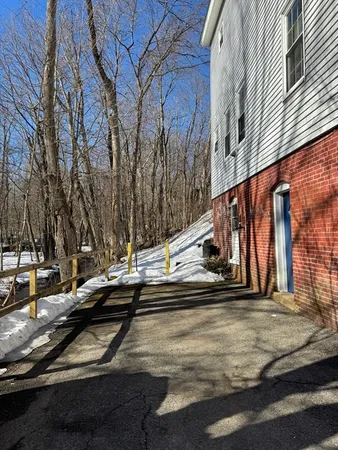 $1,800 | 253 Main Street, Unit 1, Leicester, MA 01611