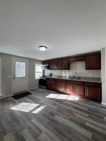 $1,800 | 253 Main Street, Unit 1, Leicester, MA 01611