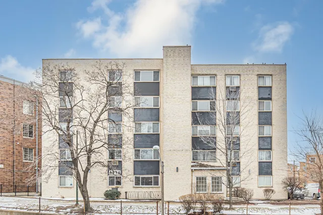 $240,000 | 4976 North Milwaukee Avenue, Unit 401, Chicago, IL 60630