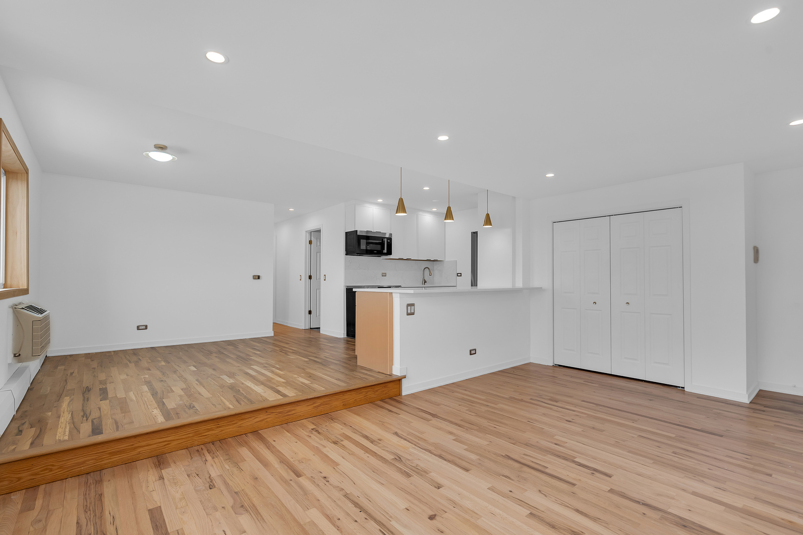 4976 North Milwaukee Avenue, Unit 401 Chicago, IL 60630 - Photo 5 of 23