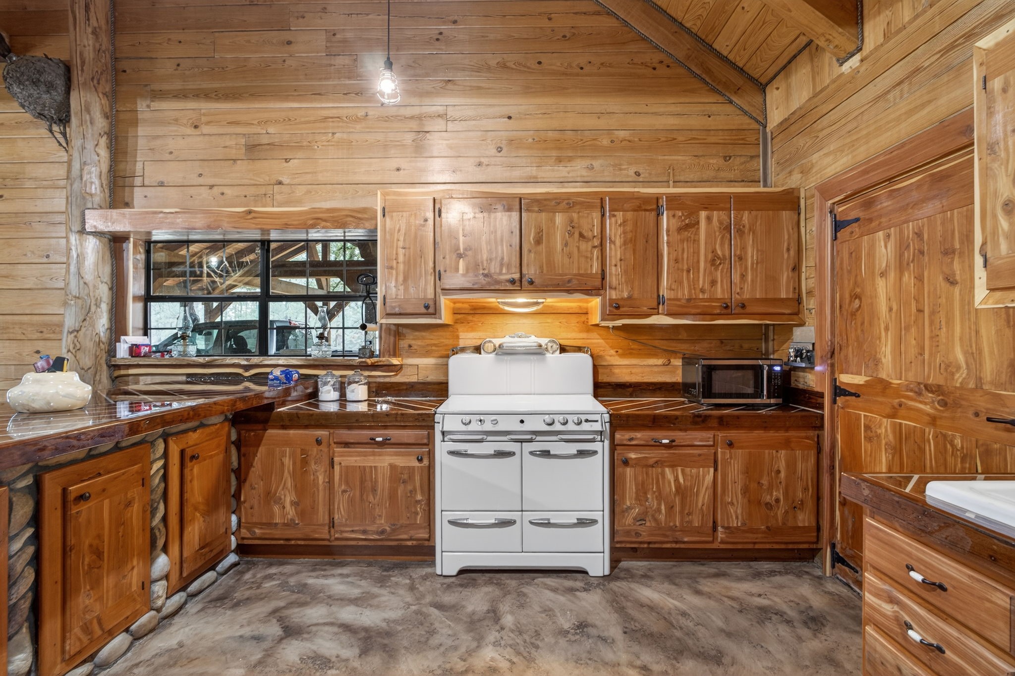 3723 Farm To Market 256 Colmesneil, TX 75938 - Photo 13 of 37