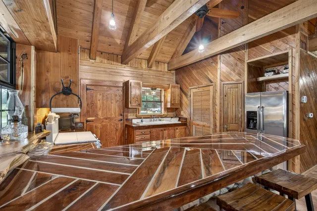 $560,000 | 3723 Farm To Market 256, Colmesneil, TX 75938