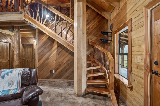 $560,000 | 3723 Farm To Market 256, Colmesneil, TX 75938