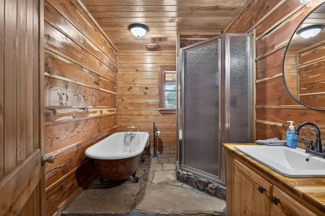 $560,000 | 3723 Farm To Market 256, Colmesneil, TX 75938