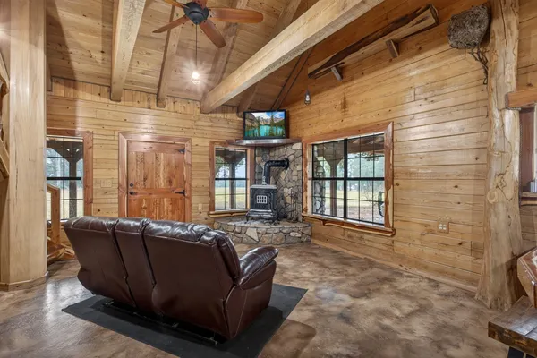 $499,000 | 3723 Farm To Market 256, Colmesneil, TX 75938