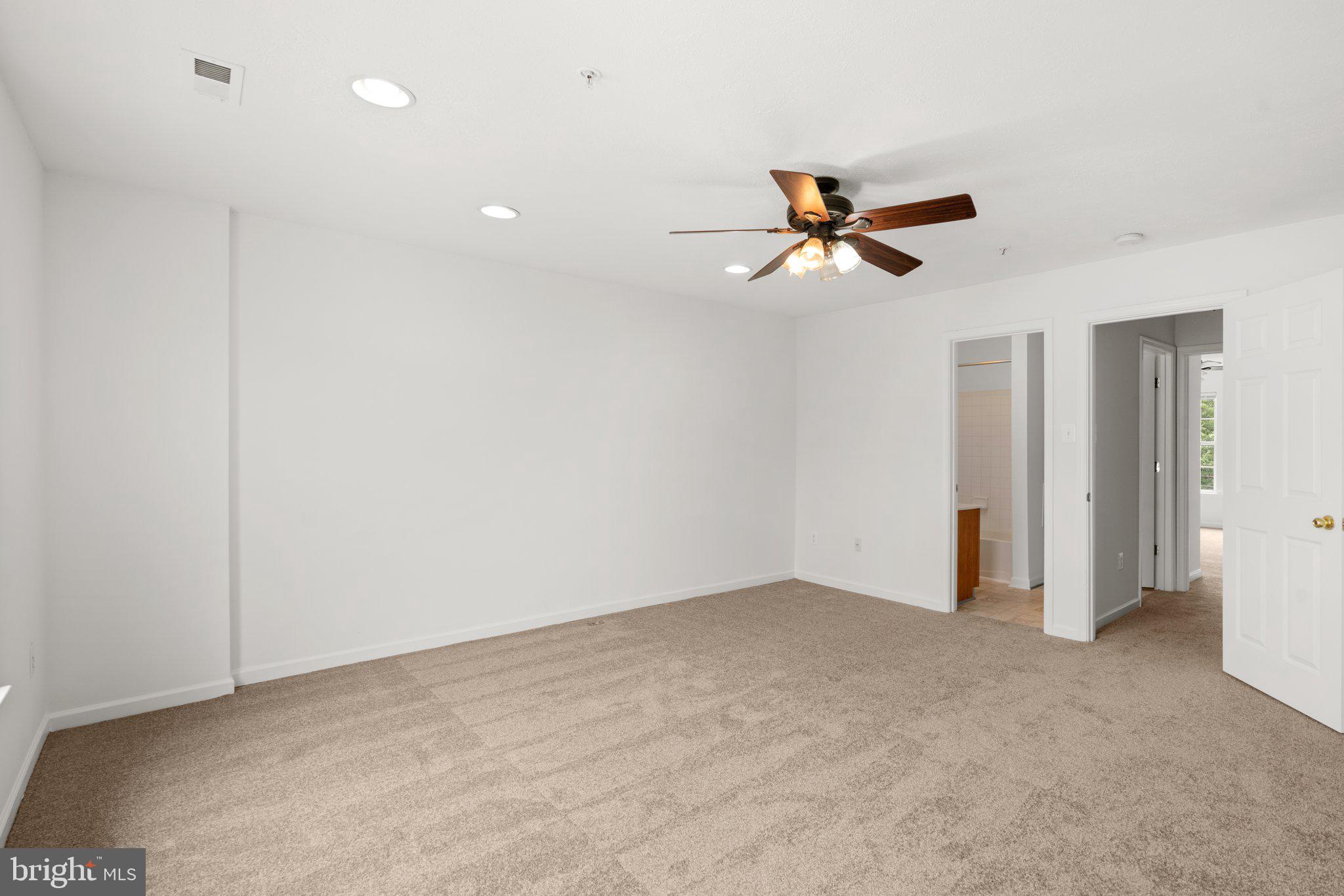887 Middle River Road Middle River, MD 21220 - Photo 27 of 42 an empty room with closet and a ceiling fan