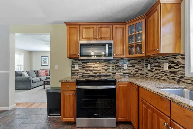 $739,000 | 162 Tiffany Lane, Manchester, NH 03104