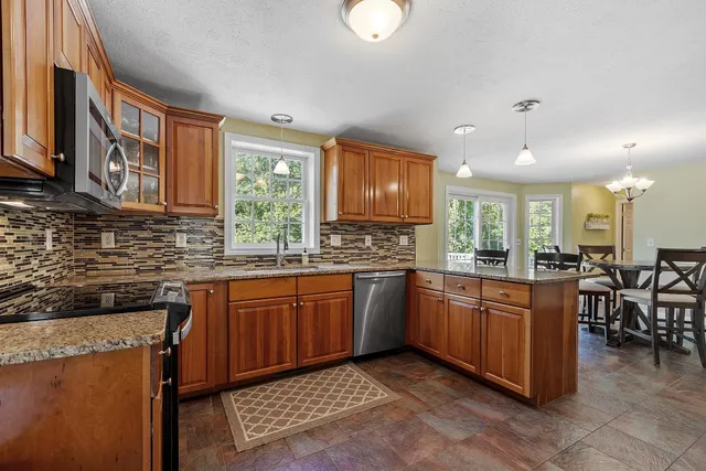 $739,000 | 162 Tiffany Lane, Manchester, NH 03104