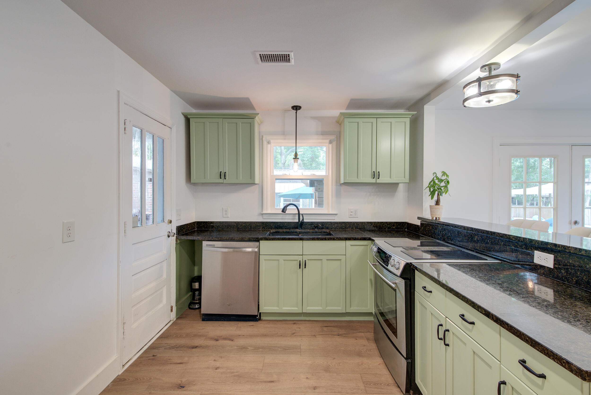 843 Trent Street Charleston, SC 29414 - Photo 4 of 49