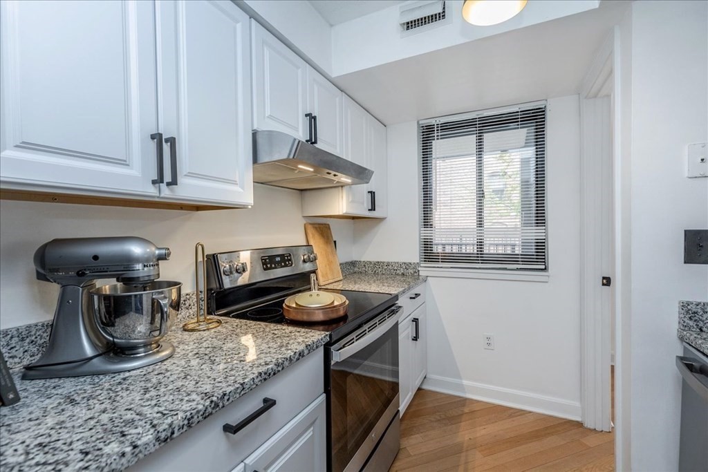 60 Rantoul Street, Unit 115N Beverly, MA 01915 - Photo 16 of 39 Gallery Image 16