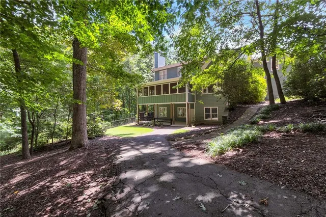 a view of a house with a yard