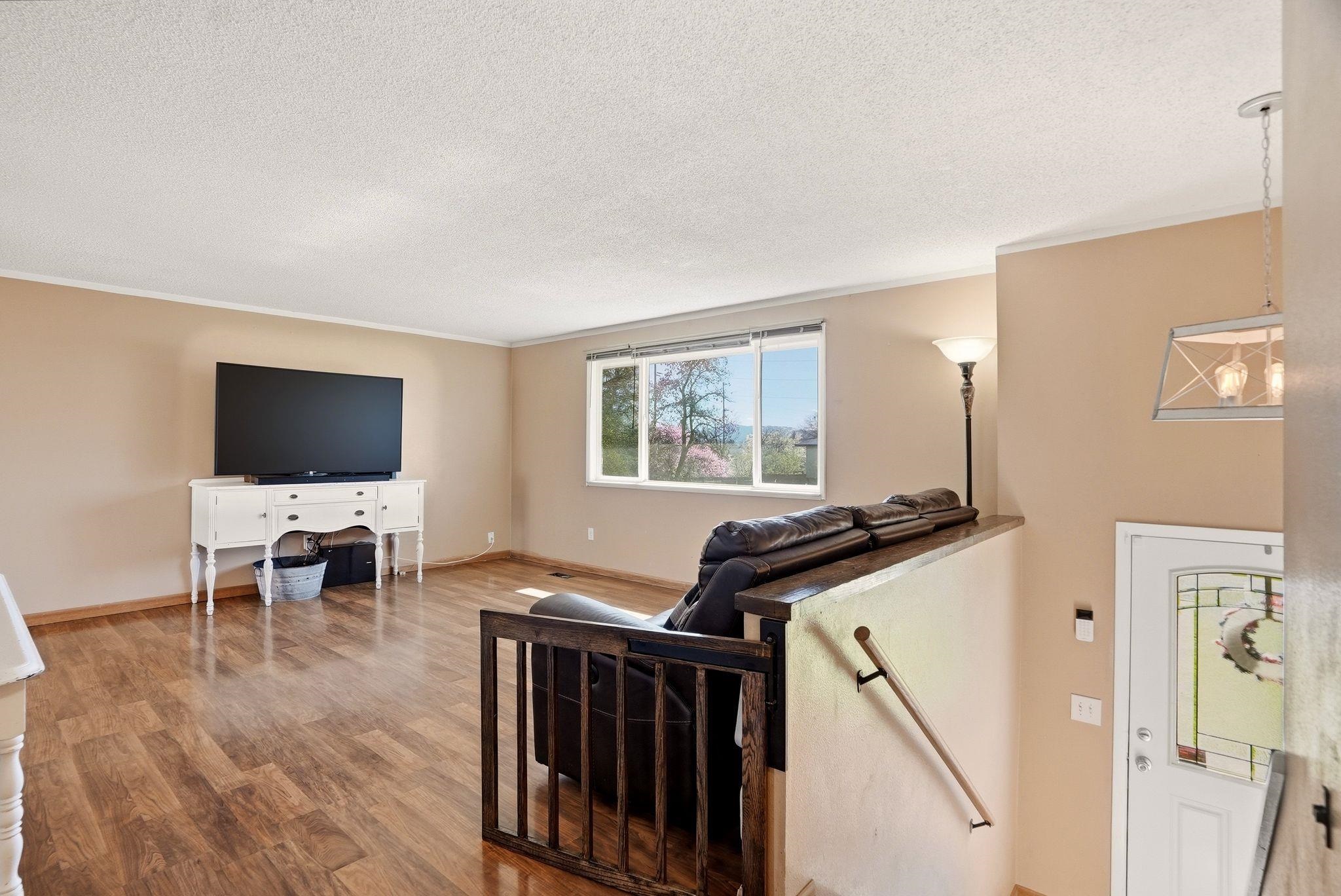1409 East Gordon Court Spokane, WA 99207 - Photo 4 of 32