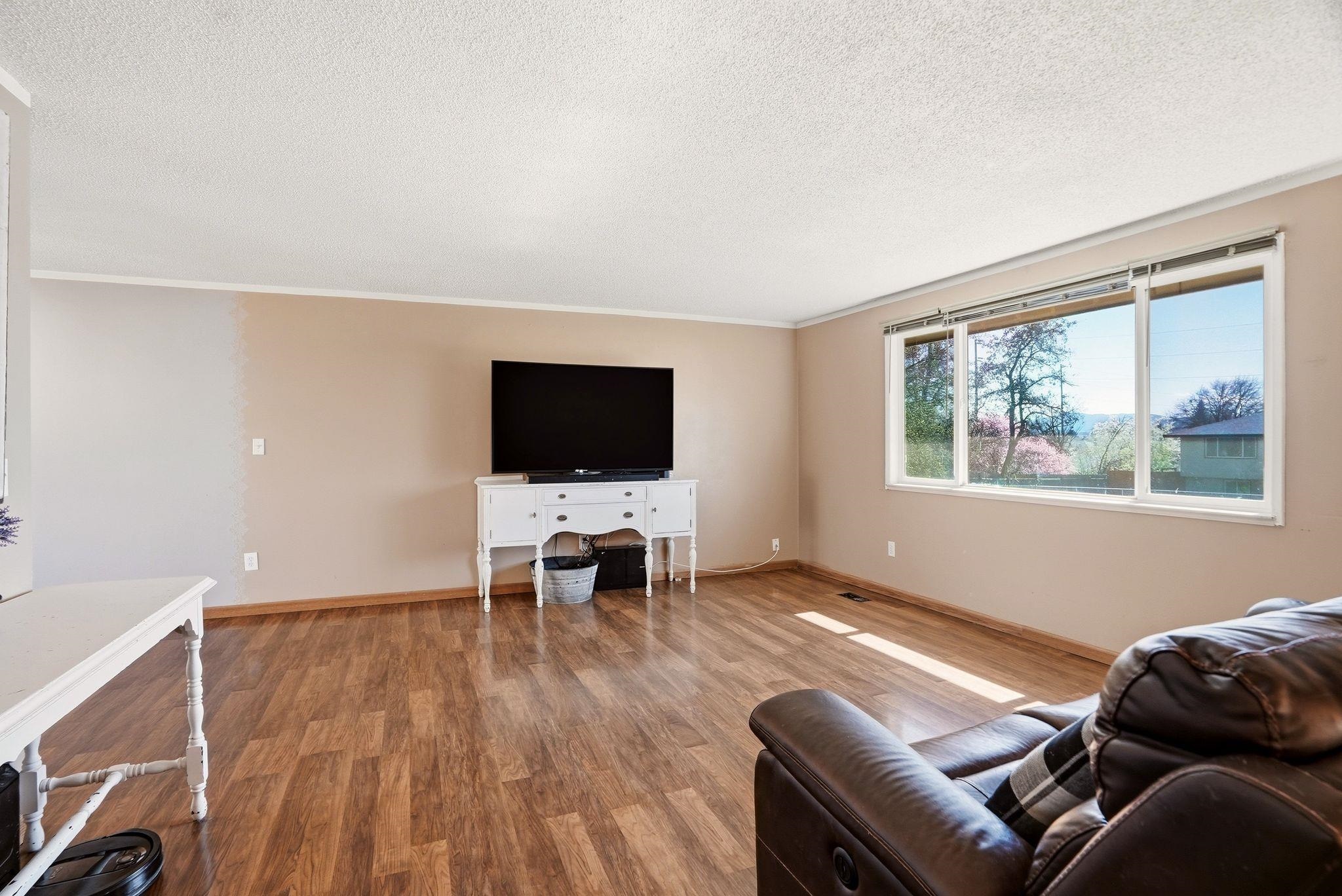 1409 East Gordon Court Spokane, WA 99207 - Photo 5 of 32