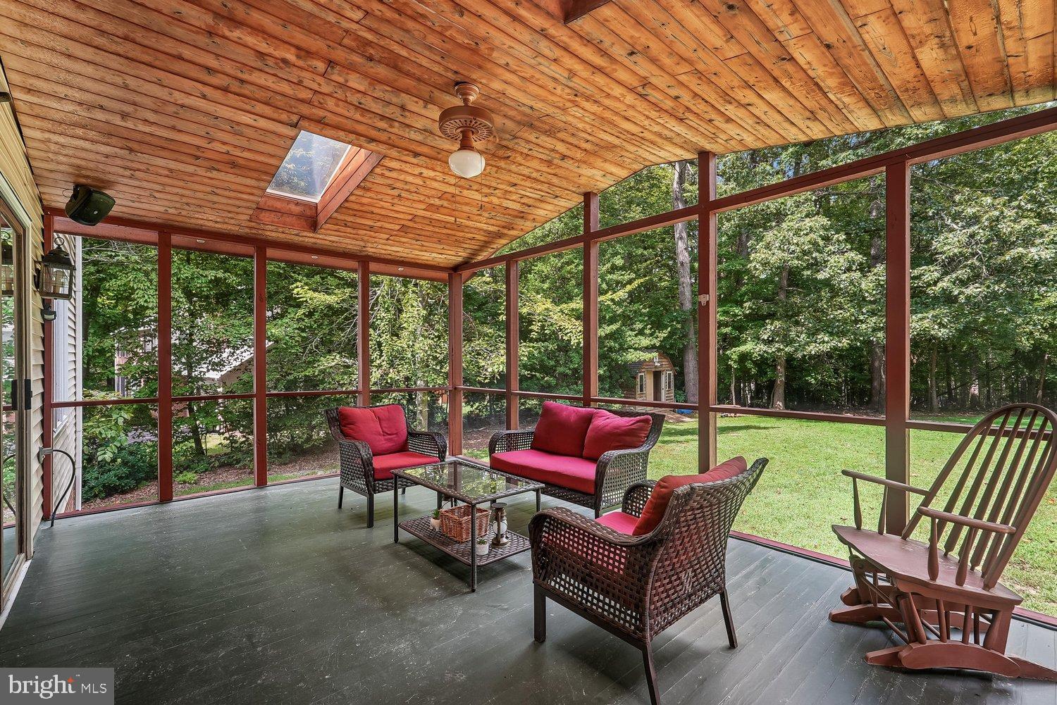 8212 Honeysuckle Road Manassas, VA 20112 - Photo 20 of 48 Screened in porch!