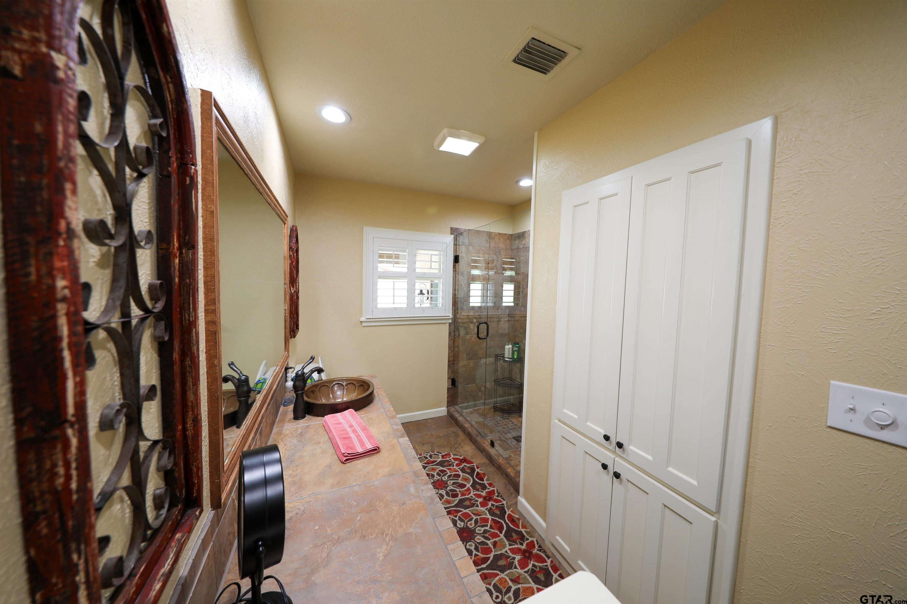 2125 Highway 11 Pittsburg, TX 75686 - Photo 19 of 27 a very nice looking room with a red and white walls